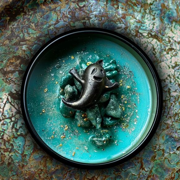 Hotel Nevermore Luxury Wickless Candle: Poolside Summer Floral Scent - Picture 7 of 10